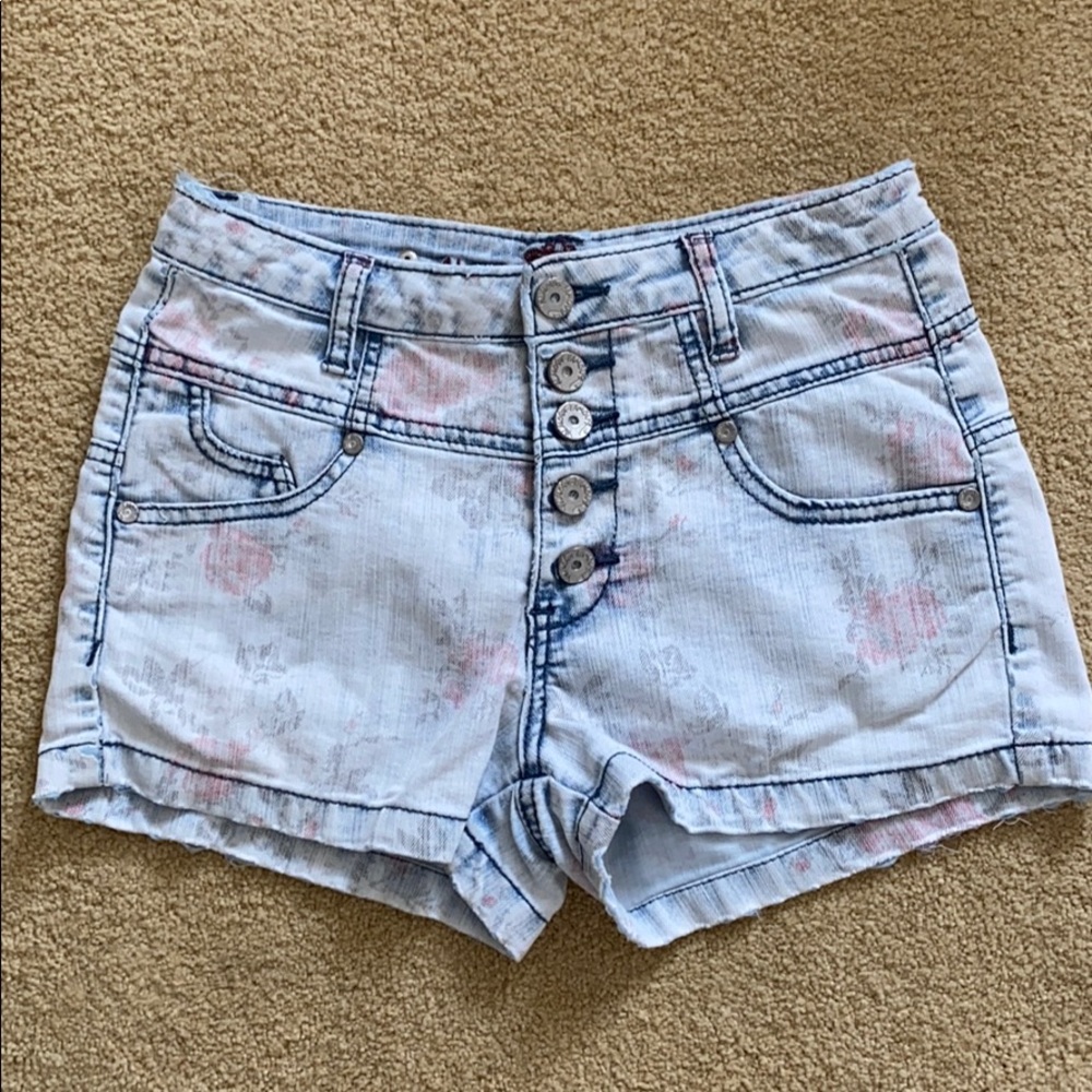 SOLD 🔒 High waisted shorts
